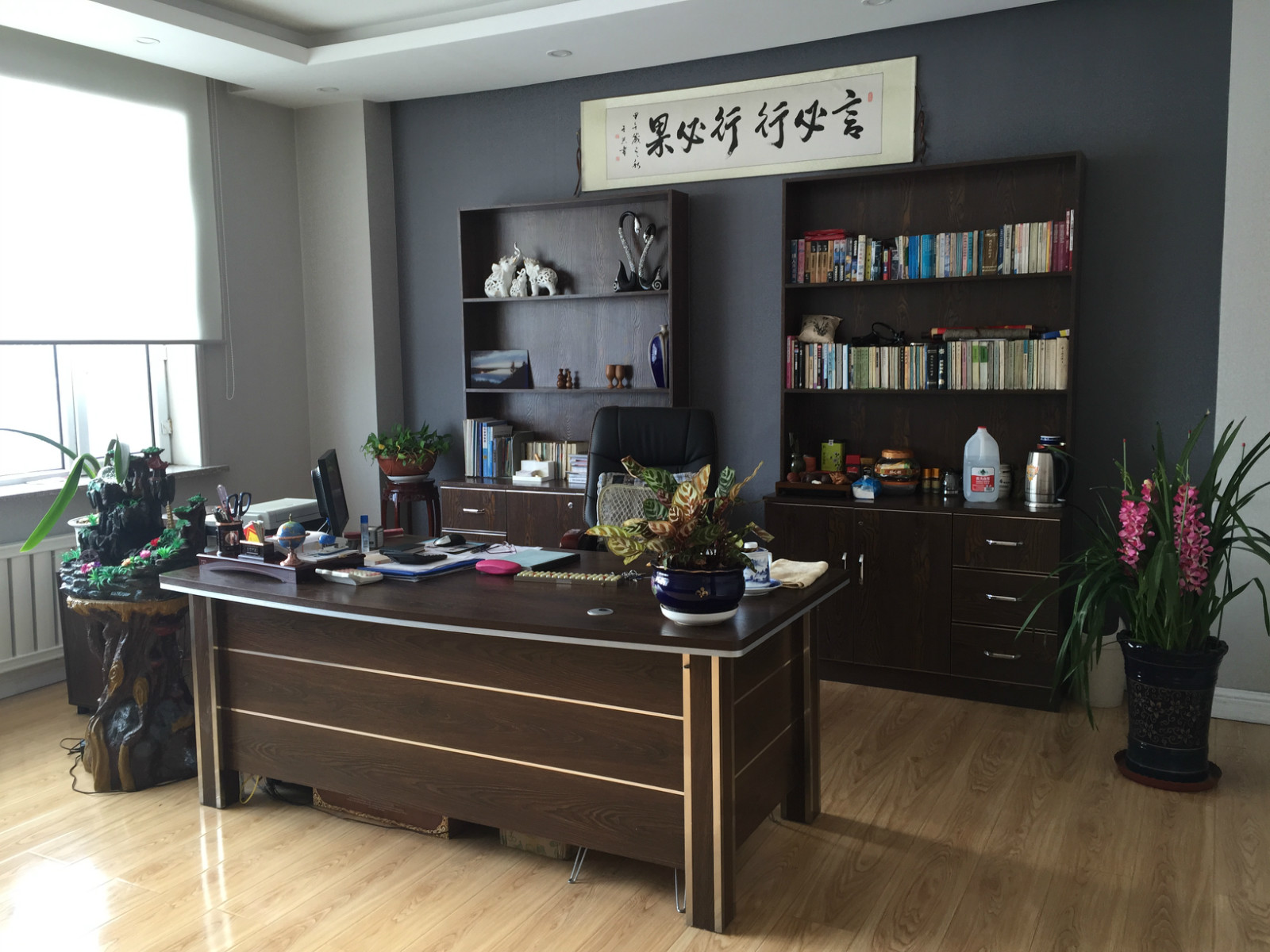 1544233182393728.jpg 辦公室2_meitu_2.jpg